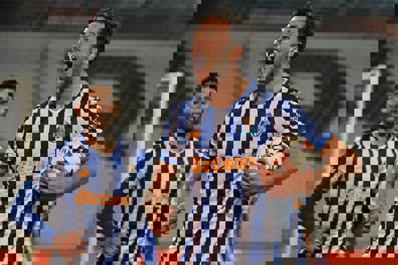 2142561