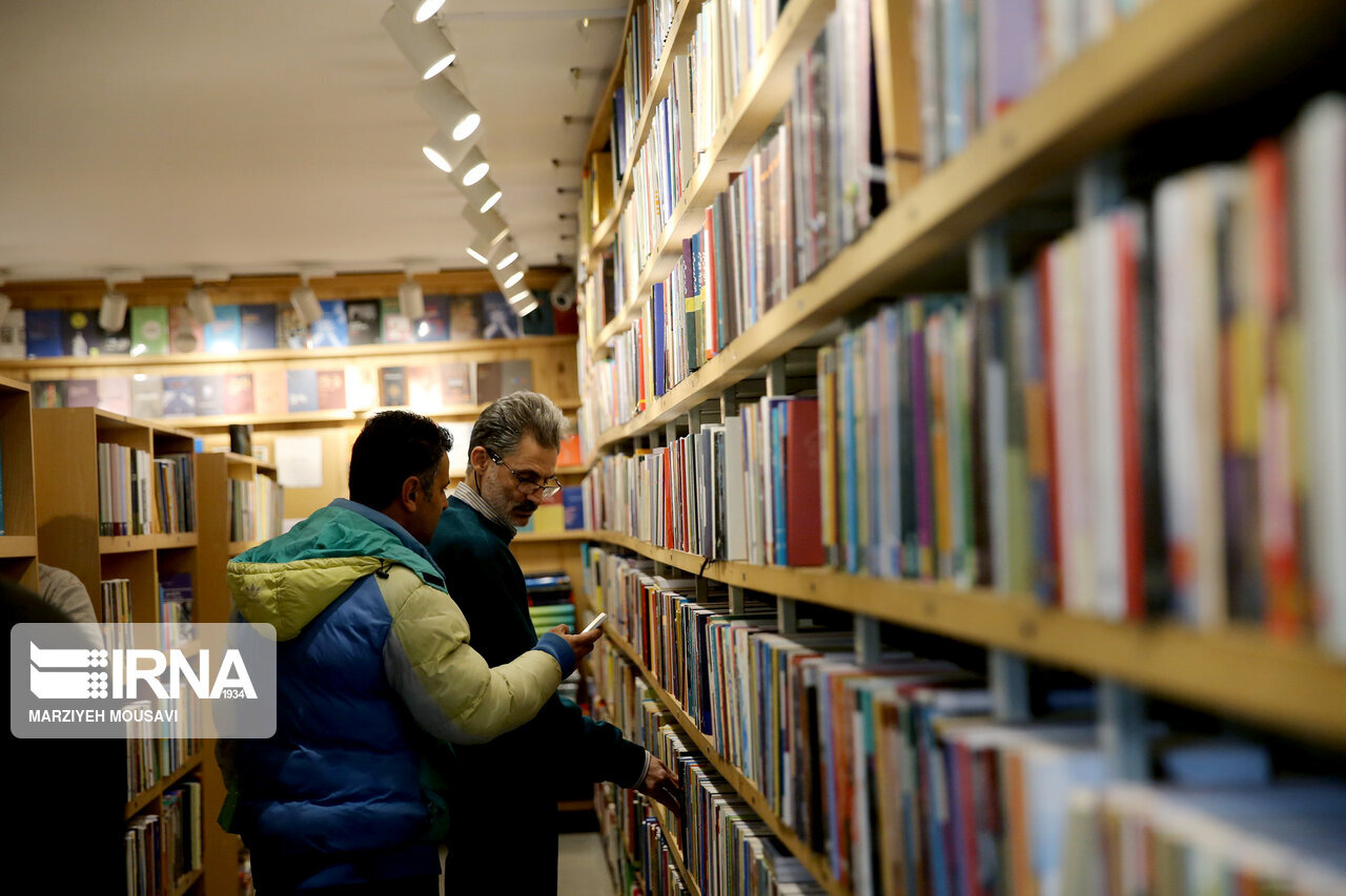 غیرتهرانی‌ها پیشتاز فروش کتاب در دهه فجر