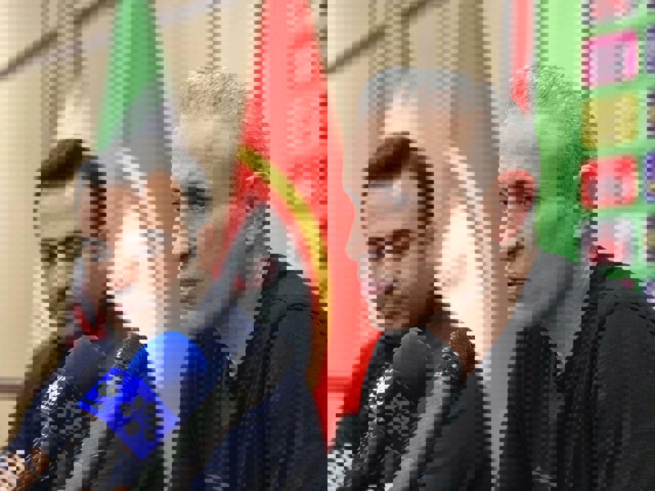 2151886