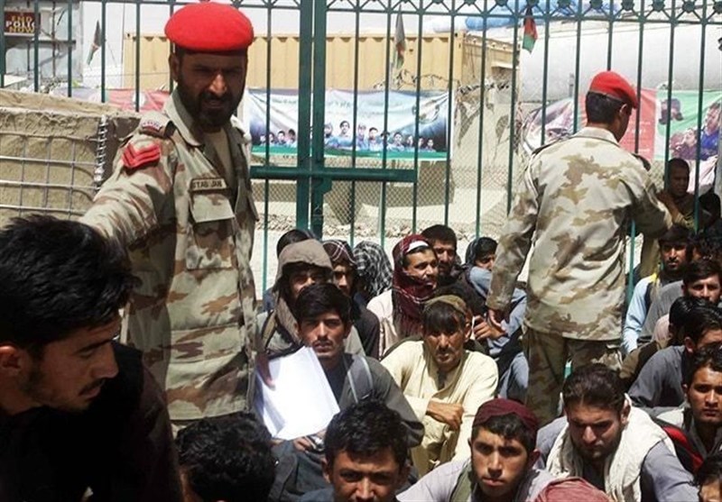 انتقاد طالبان از برخورد پلیس پاکستان با پناهجویان