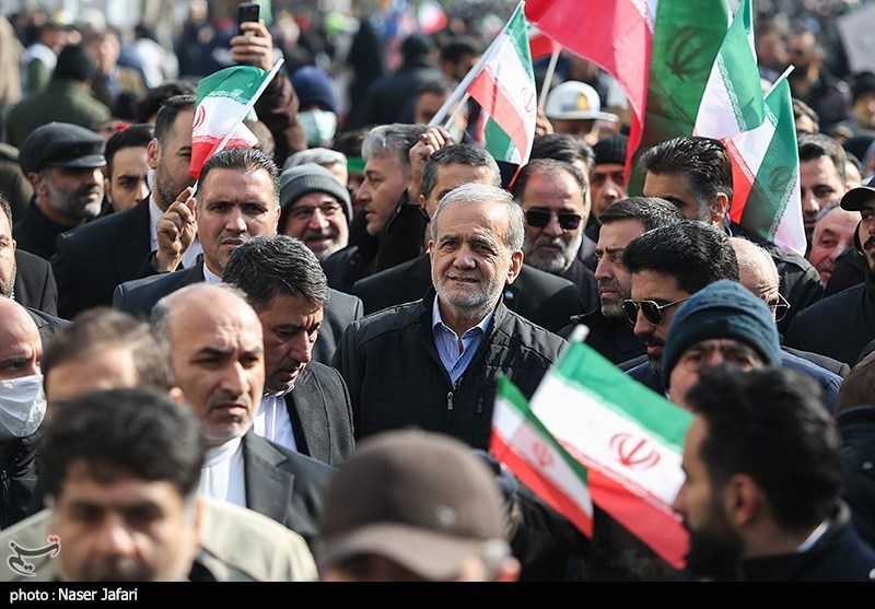 حضور پزشکیان در راهپیمایی 22 بهمن در تهران