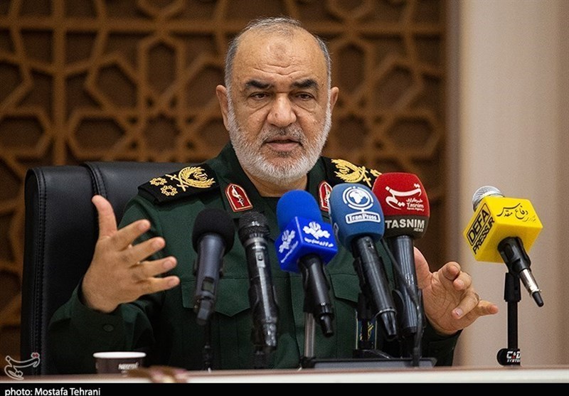 سرلشکر سلامی: نسل‌های جدید سلاح‌ها به میدان می‌آید