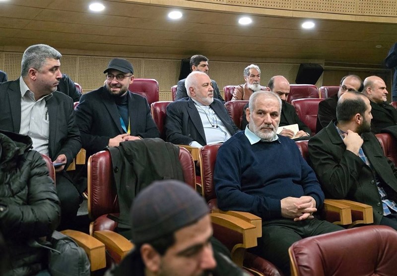 ظریف به تماشای «خدای جنگ» نشست