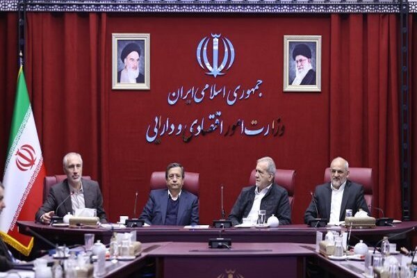 پزشکیان : چرا عده‌ای باید از عناوینی مانند FATF فرار کنند؟!/ با این سازو کار می‌توانیم مانع از خروج منابع کشور یا وقوع جرایم مالی شویم