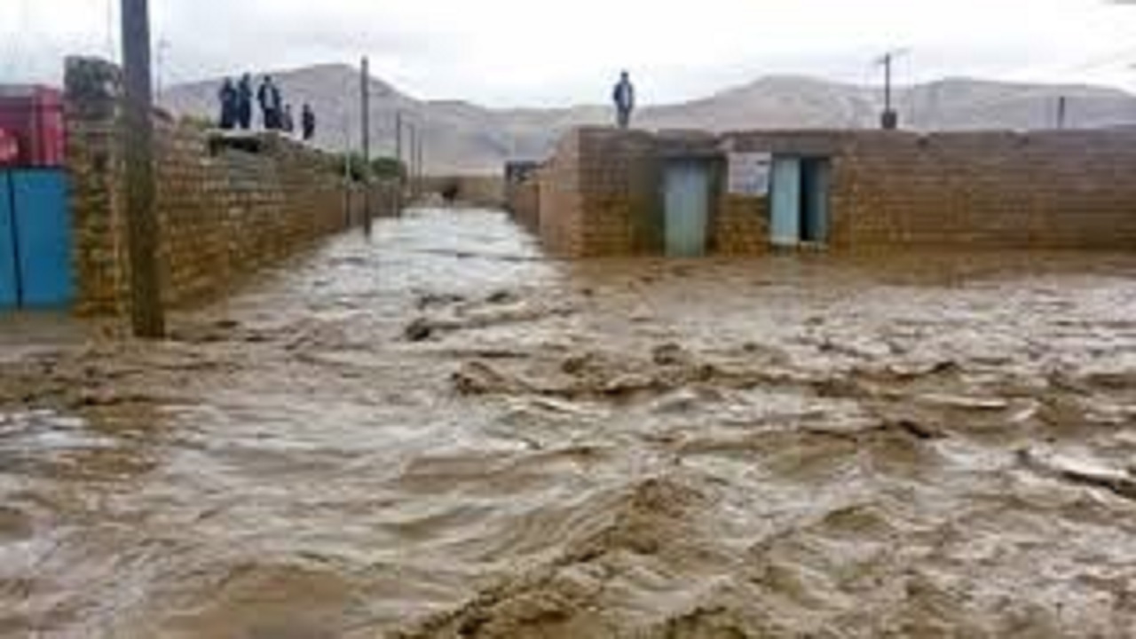 سیل راه منجیل به علی آباد و طارم را در ۲ نقطه مسدود کرد