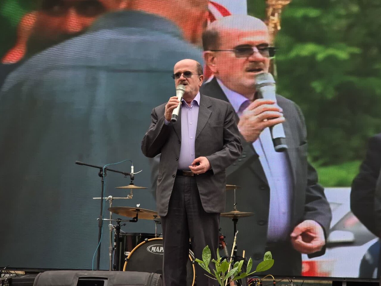 ی