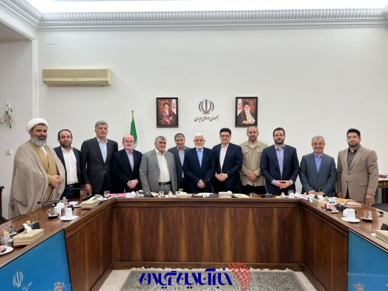بی