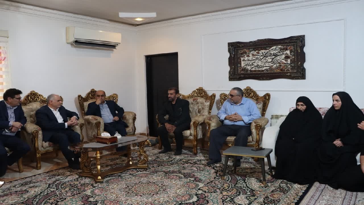 صبر، بصیرت و استقامت خانواده شهدا الگویی برای مسئولان است