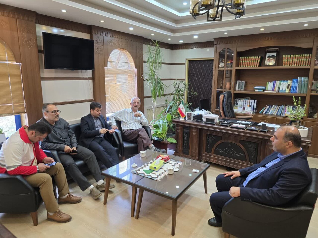 با آقای رضازاده، خیر نیک‌اندیش اهل رودسر، و همچنین مدیرعامل محترم جمعیت هلال‌احمر استان گیلان