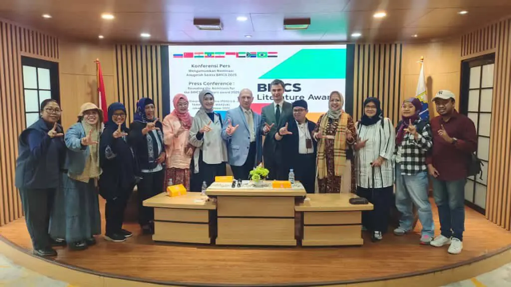 فهرست نامزدهای جایزه ادبی بریکس در جاکارتا اعلام شد؛ منصور علیمرادی نماینده ایران فهرست نامزدهای جایزه ادبی بریکس در جاکارتا اعلام شد؛ منصور علیمرادی نماینده ایران