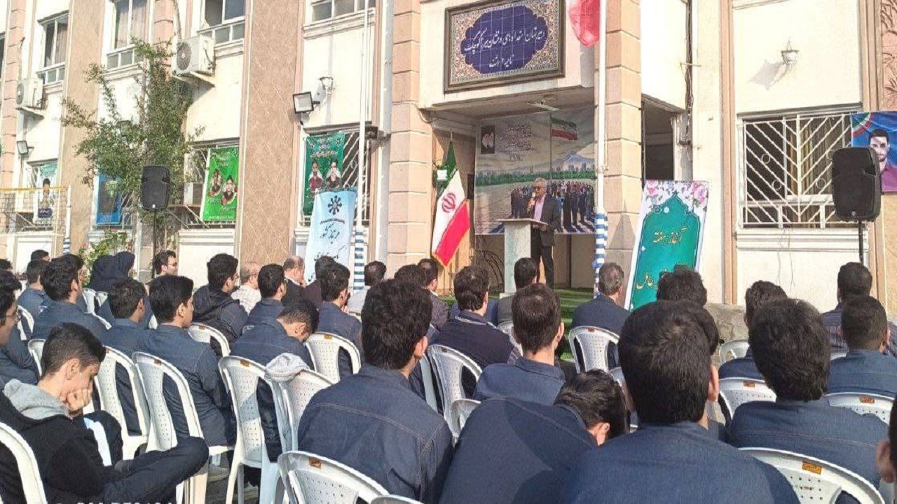 نواختن زنگ پدافند غیرعامل در دبیرستان میرزاکوچک رشت نواختن زنگ پدافند غیرعامل در دبیرستان میرزاکوچک رشت
