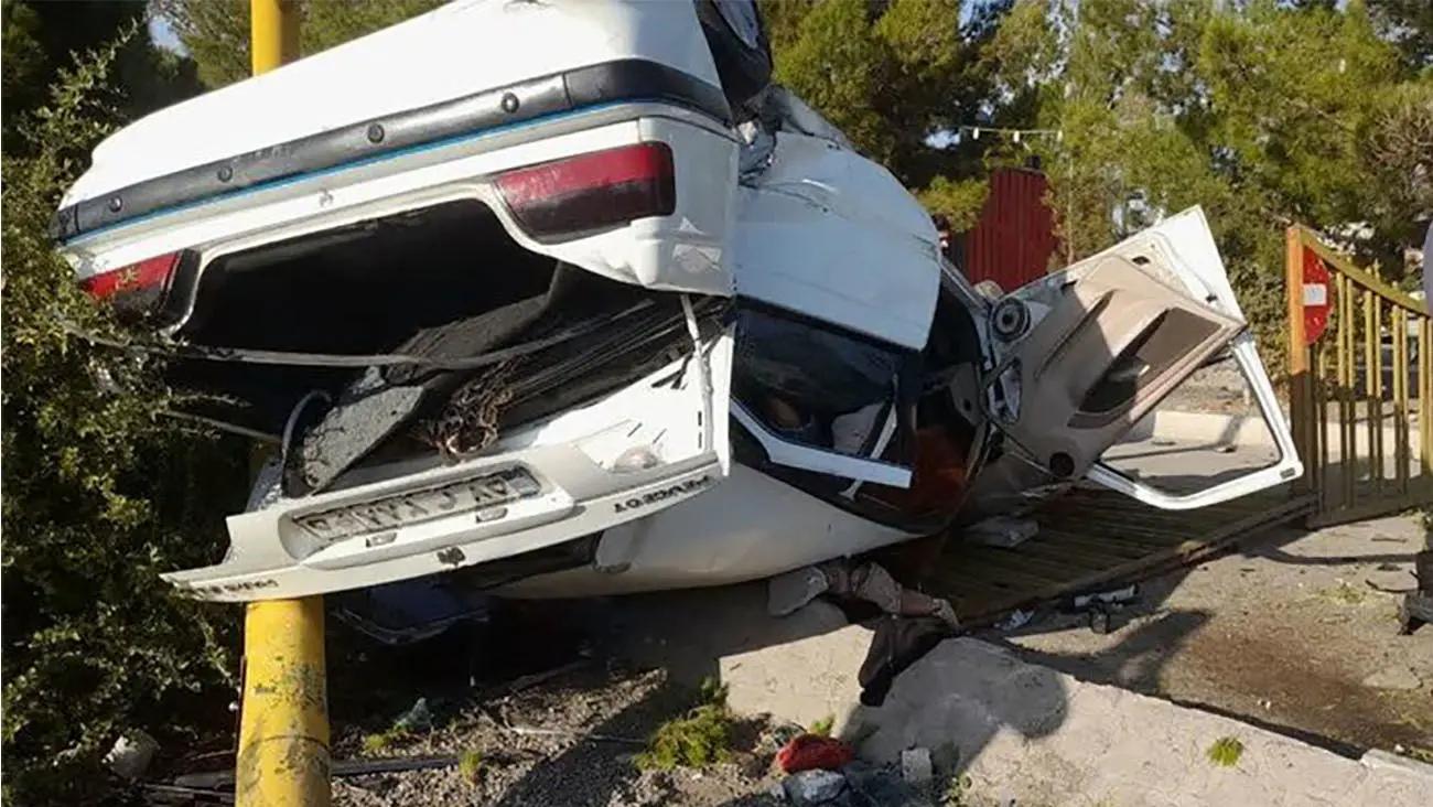 مرگ ۲ مرد و یک زن سارق با چپ شدن ماشینشان هنگام فرار در شفت