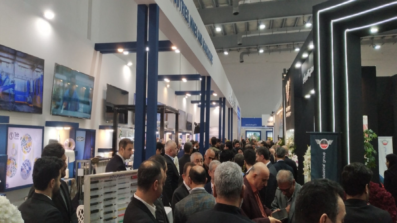 افتتاح نمایشگاه بین المللی تجارت با کشورهای حاشیه دریای خزر در منطقه آزاد انزلی + تصاویر