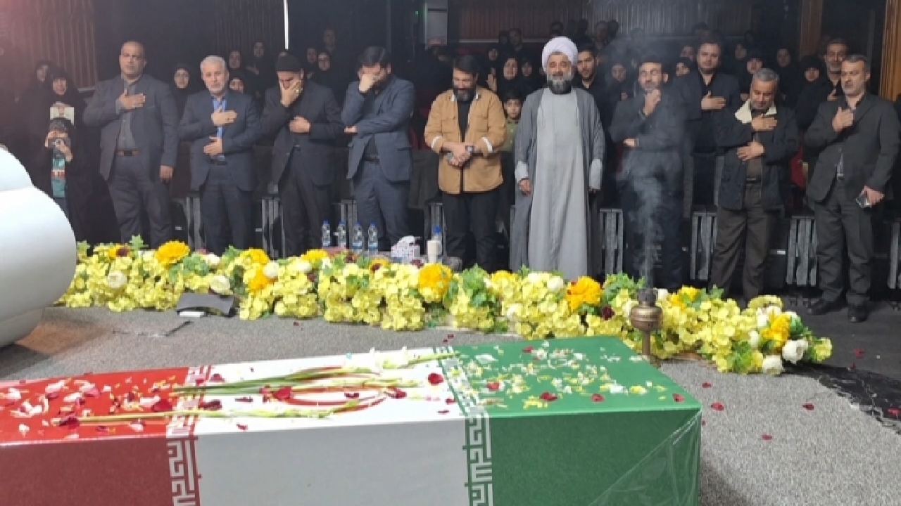 سوگواری ایام فاطمیه همراه با استقبال از شهید گمنام توسط اصحاب رسانه در رشت + فیلم