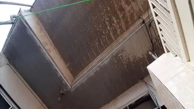 انتشار بوی نامطبوع در بندر انزلی و سیاه شدن ساختمان ها / فرماندار چه گفت ؟ + عکس