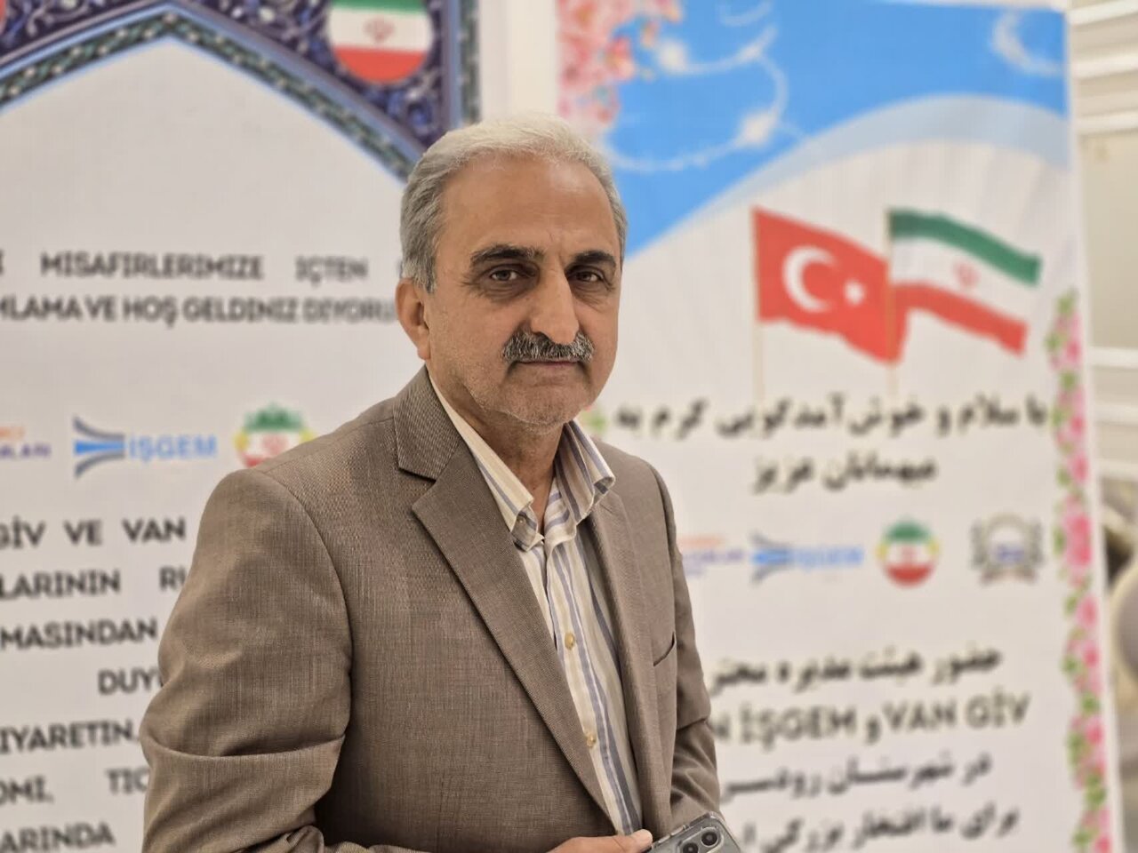 رئیس سازمان چای کشور در گفتگو با خبرآنلاین: رشد ۴۵ درصدی صادرات چای؛ ۹۸۰۰ تن چای گیلان راهی ۳۰ کشور شد