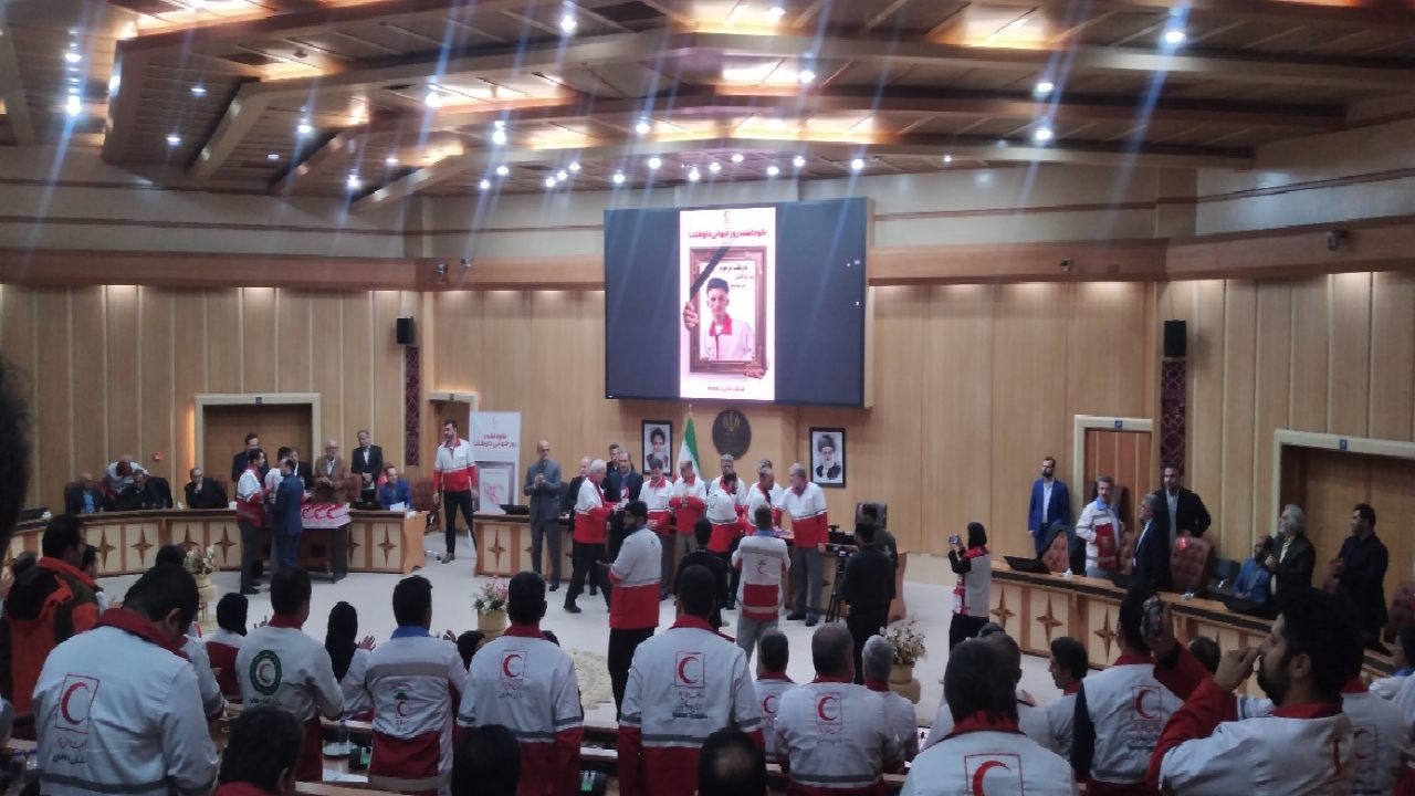 تجلیل از داوطلبان جمعیت هلال احمر گیلان تجلیل از داوطلبان جمعیت هلال احمر گیلان