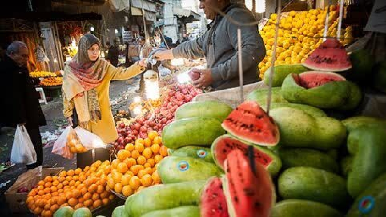 اجرای طرح نظارتی بر قیمت کالاهای شب یلدا در گیلان اجرای طرح نظارتی بر قیمت کالاهای شب یلدا در گیلان