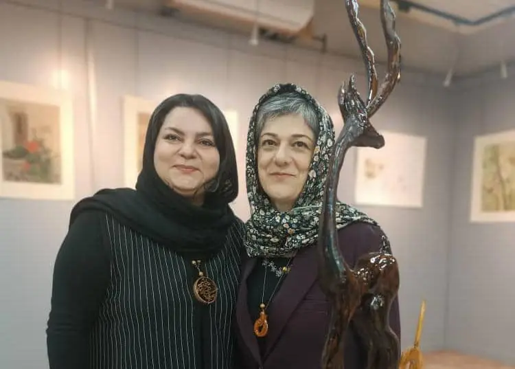 نمایشگاه «پرواز» با آثار منبت، معرق و نقاشی برگزار شد