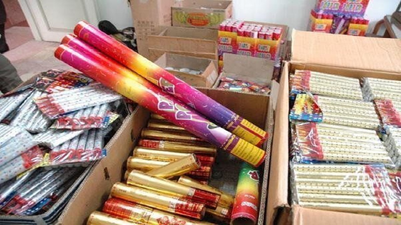 کشف ۷ هزار عدد مواد محترقه غیرمجاز در سیاهکل