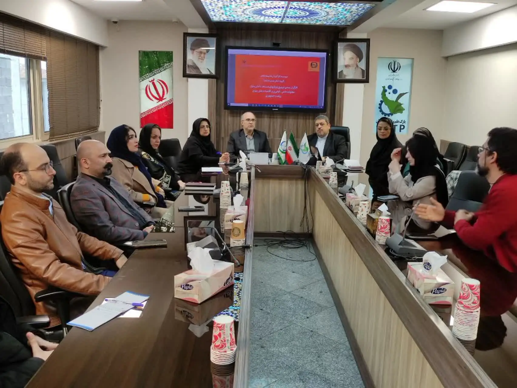 جلسه تخصصی دانش‌بنیان شدن شرکت‌های عضو پارک علم و فناوری گیلان برگزار شد