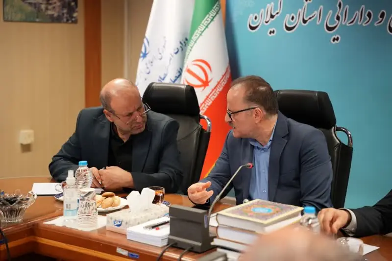 نشست مشترک دستگاه‌های اجرایی و صنعت بیمه جهت بررسی راهکارهای جبران خسارات واحدهای صنفی آسیب‌دیده بازار رشت