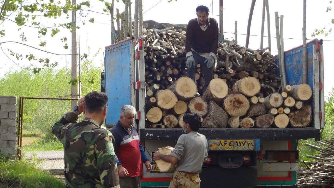 کشف بیش از ۲۶ تن چوب قاچاق به ارزش ۳۰۰ میلیون تومان در لنگرود کشف بیش از ۲۶ تن چوب قاچاق به ارزش ۳۰۰ میلیون تومان در لنگرود